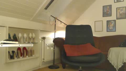 Snapshot of ginablondecam chatting on 01.03.25 Gina online show from 01.03.25