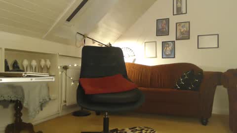 Snapshot of ginablondecam chatting on 01.10.25 Gina online show from 01.10.25