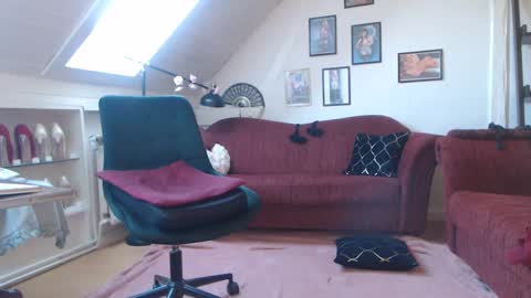 Snapshot of ginablondecam chatting on 03.03.25 Gina online show from 03.03.25