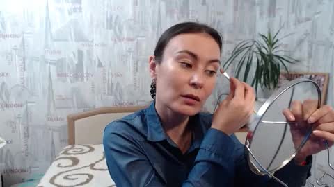 Snapshot of ginaxsoulah__ chatting on 10.05.25 ginaxsoulah online show from 10.05.25