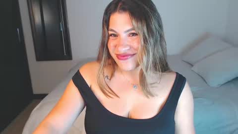 Snapshot of gined_love1 chatting on 02.18.25 - online show from 02.18.25