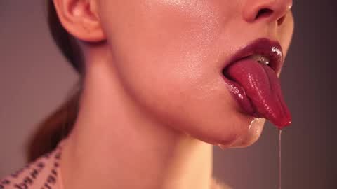        im expecting 350 thumbs up on my altar   online show from 12.15.24