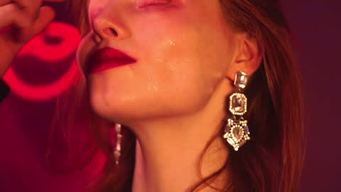        im expecting 350 thumbs up on my altar   online show from 12.20.24