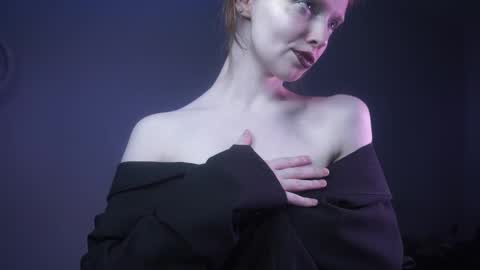        im expecting 350 thumbs up on my altar   online show from 10.04.25