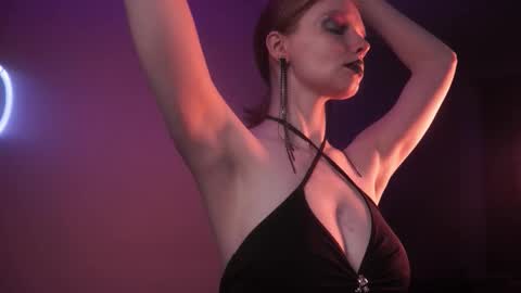        im expecting 350 thumbs up on my altar   online show from 10.12.25