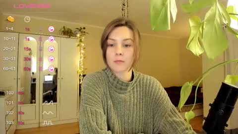 Snapshot of gingerbread__house chatting on 10.25.25 Vasilisa online show from 10.25.25