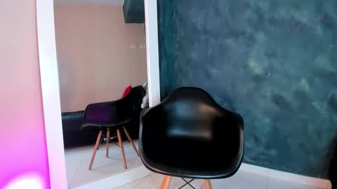 Snapshot of gingermoon_ chatting on 11.06.25 Ginger online show from 11.06.25