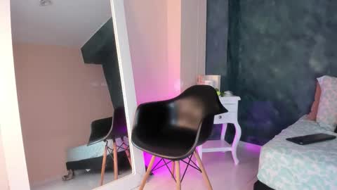 Snapshot of gingermoon_ chatting on 11.19.25 Ginger online show from 11.19.25