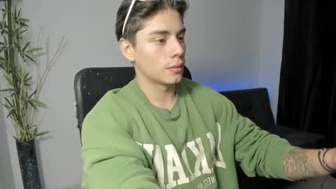 Snapshot of gio_russo chatting on 12.12.24 GioRusso online show from 12.12.24