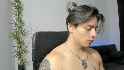 Snapshot of gio_russo chatting on 12.25.24 GioRusso online show from 12.25.24