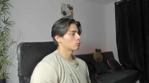 Snapshot of gio_russo chatting on 01.05.25 GioRusso online show from 01.05.25