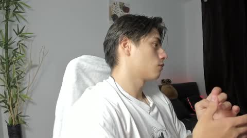 Snapshot of gio_russo chatting on 01.06.25 GioRusso online show from 01.06.25