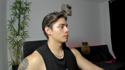 Snapshot of gio_russo chatting on 01.10.25 GioRusso online show from 01.10.25