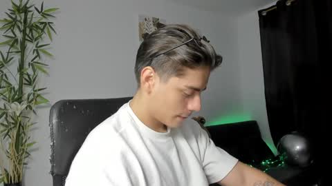 Snapshot of gio_russo chatting on 01.23.25 GioRusso online show from 01.23.25
