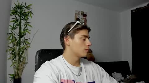 Snapshot of gio_russo chatting on 02.16.25 GioRusso online show from 02.16.25