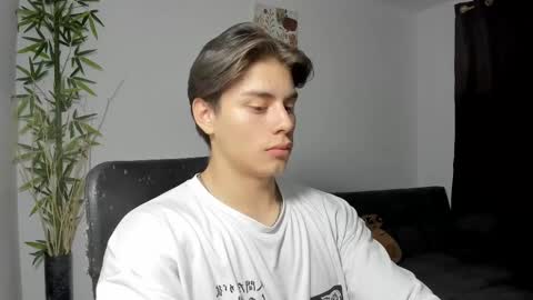 Snapshot of gio_russo chatting on 02.21.25 GioRusso online show from 02.21.25