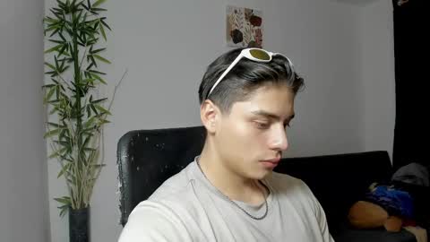 Snapshot of gio_russo chatting on 03.06.25 GioRusso online show from 03.06.25