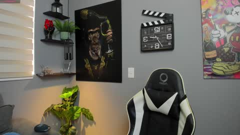 Snapshot of giorgio_leone2 chatting on 12.29.24 Giorgio leone online show from 12.29.24