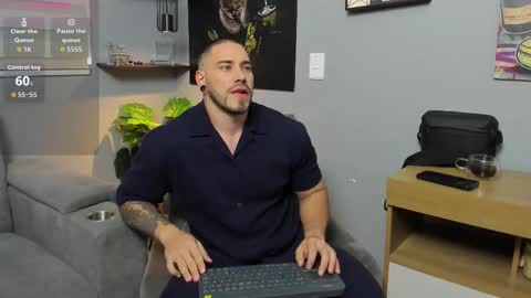 Snapshot of giorgio_leone2 chatting on 10.19.25 Giorgio leone online show from 10.19.25