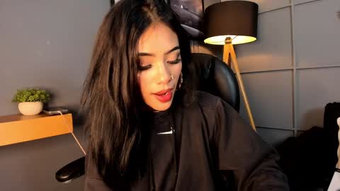 Snapshot of giovanna_oliveira chatting on 01.13.25 Giovanna online show from 01.13.25