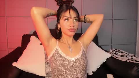 Snapshot of giovanna_oliveira chatting on 01.17.25 Giovanna online show from 01.17.25