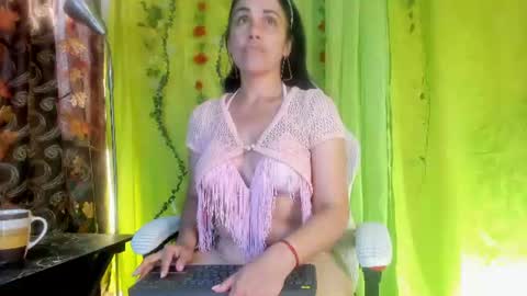 Girasol Walton online show from 06.16.26