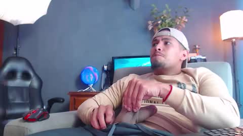 Snapshot of girge23 chatting on 10.15.25 piggy boy online show from 10.15.25