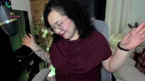 girl_inline online show from 12.17.25