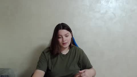 Snapshot of girl_leya chatting on 12.01.24 girl_leya online show from 12.01.24