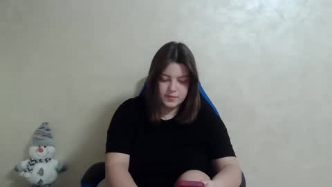 Snapshot of girl_leya chatting on 12.27.24 girl_leya online show from 12.27.24