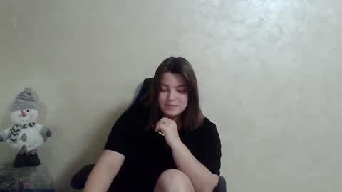 Snapshot of girl_leya chatting on 01.05.25 girl_leya online show from 01.05.25