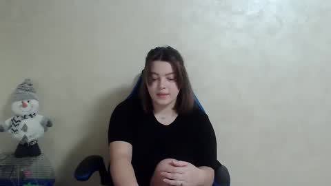 Snapshot of girl_leya chatting on 01.06.25 girl_leya online show from 01.06.25