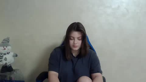 Snapshot of girl_leya chatting on 01.13.25 girl_leya online show from 01.13.25