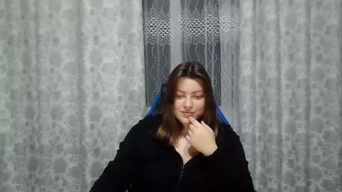 Snapshot of girl_leya chatting on 01.27.25 girl_leya online show from 01.27.25