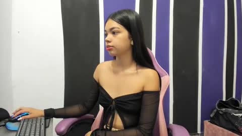 girl_princess18 online show from 12.22.25