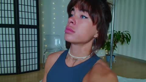 Snapshot of girlnextd00r_ chatting on 02.12.25 Hanna online show from 02.12.25