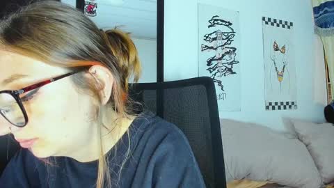 Maze    Thumbs up online show from 12.03.24