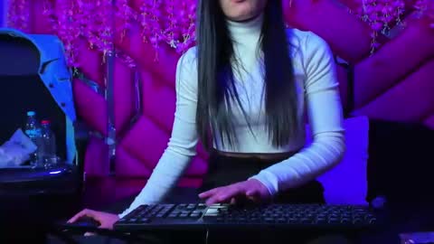 Snapshot of gisell_squirt chatting on 10.25.25 gisell_squirt online show from 10.25.25