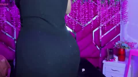 Snapshot of gisell_squirt chatting on 04.08.26 gisell_squirt online show from 04.08.26