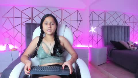 GISELLE ROLDAN online show from 02.17.25