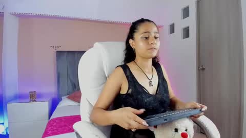 GISELLE ROLDAN online show from 09.10.25