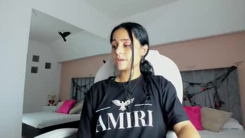 Snapshot of giselle_roldan chatting on 10.11.25 GISELLE ROLDAN online show from 10.11.25