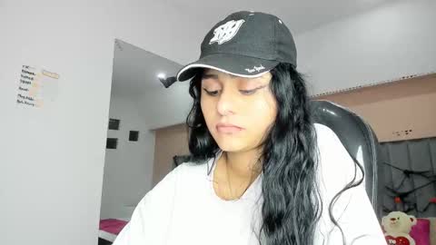 Snapshot of giselle_roldan chatting on 10.16.25 GISELLE ROLDAN online show from 10.16.25