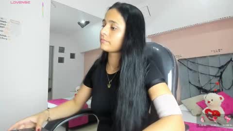 Snapshot of giselle_roldan chatting on 10.23.25 GISELLE ROLDAN online show from 10.23.25