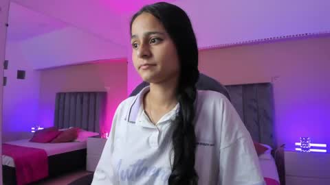 GISELLE ROLDAN online show from 04.16.26