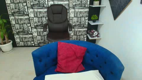 Snapshot of gissel_angel chatting on 10.13.25 Gissel angel online show from 10.13.25