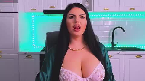 Giulia online show from 02.05.26