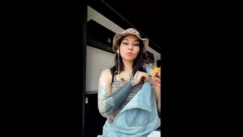 Snapshot of give_me_orgasms chatting on 12.21.25 Nice to meet you my name is Heyli online show from 12.21.25