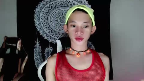 Snapshot of givemethrillx chatting on 02.01.25 givemethrillx online show from 02.01.25