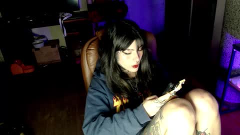 Snapshot of givenom chatting on 09.28.25 dirtyvenom online show from 09.28.25